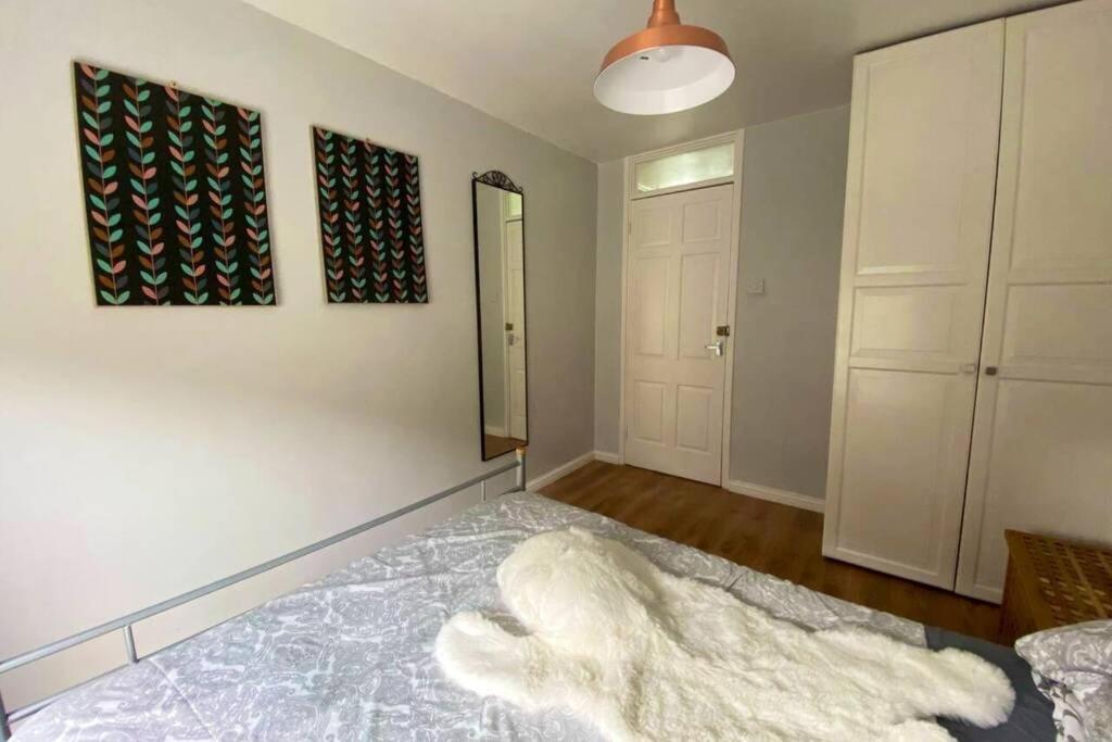 Two Bedroom Garden Flat In Zone 2 London Kültér fotó