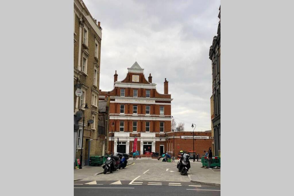 Two Bedroom Garden Flat In Zone 2 London Kültér fotó